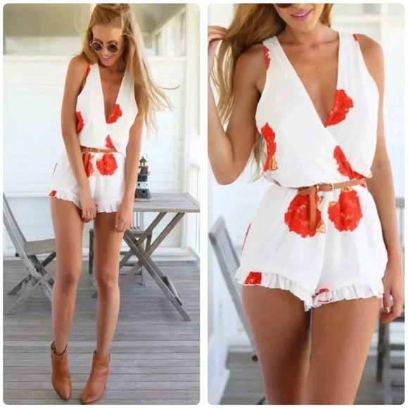 BLNK | White Red Rose Print Plugging Neck  Frilled Hem Sleeveless Romper Size S - Picture 1 of 9